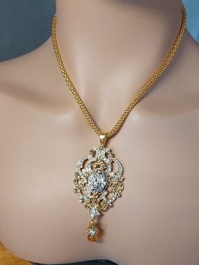 Ornate Crystal Goldtone Pendant Necklace 16" Rhinestone